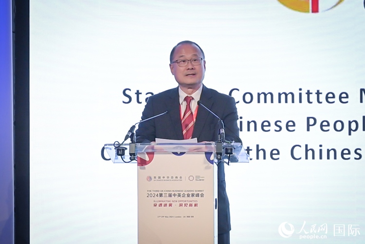 香港中華總商會(huì)會(huì)長(zhǎng)、香港新華集團(tuán)主席蔡冠深致辭。人民網(wǎng) 郭錦標(biāo)攝