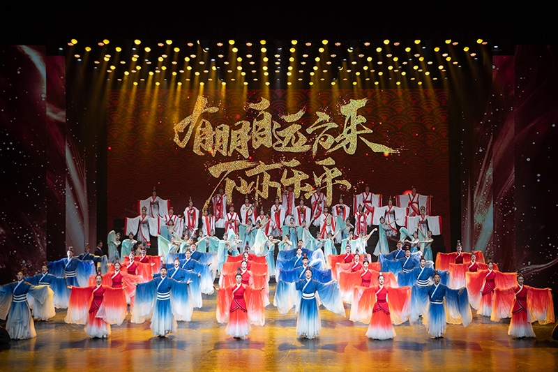 △2024年5月17日，演職人員在第八屆中俄博覽會文藝演出現(xiàn)場進(jìn)行表演。