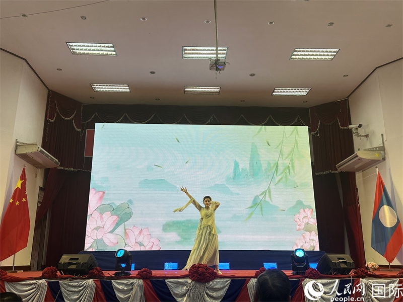圖片：老撾選手參加第二十三屆漢語橋世界大學(xué)生中文比賽老撾賽區(qū)決賽。孫廣勇攝