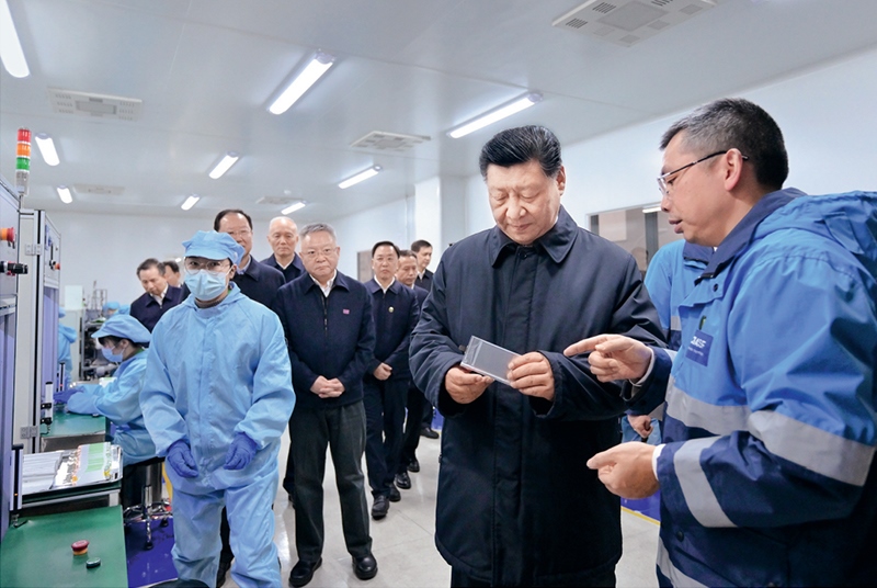 2024年3月18日至21日，中共中央總書記、國家主席、中央軍委主席習近平在湖南考察。這是18日下午，習近平在中德合資企業(yè)巴斯夫杉杉電池材料有限公司考察。 新華社記者 謝環(huán)馳/攝