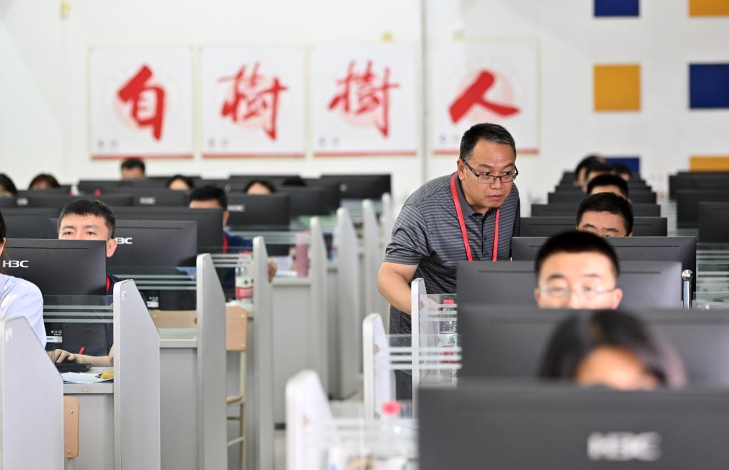 6月14日，評卷教師在天津師范大學(xué)評卷點評卷。新華社記者 李然 攝