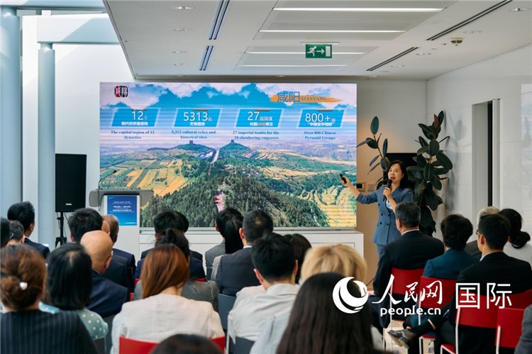 咸陽(yáng)市招商局局長(zhǎng)王苗致辭。