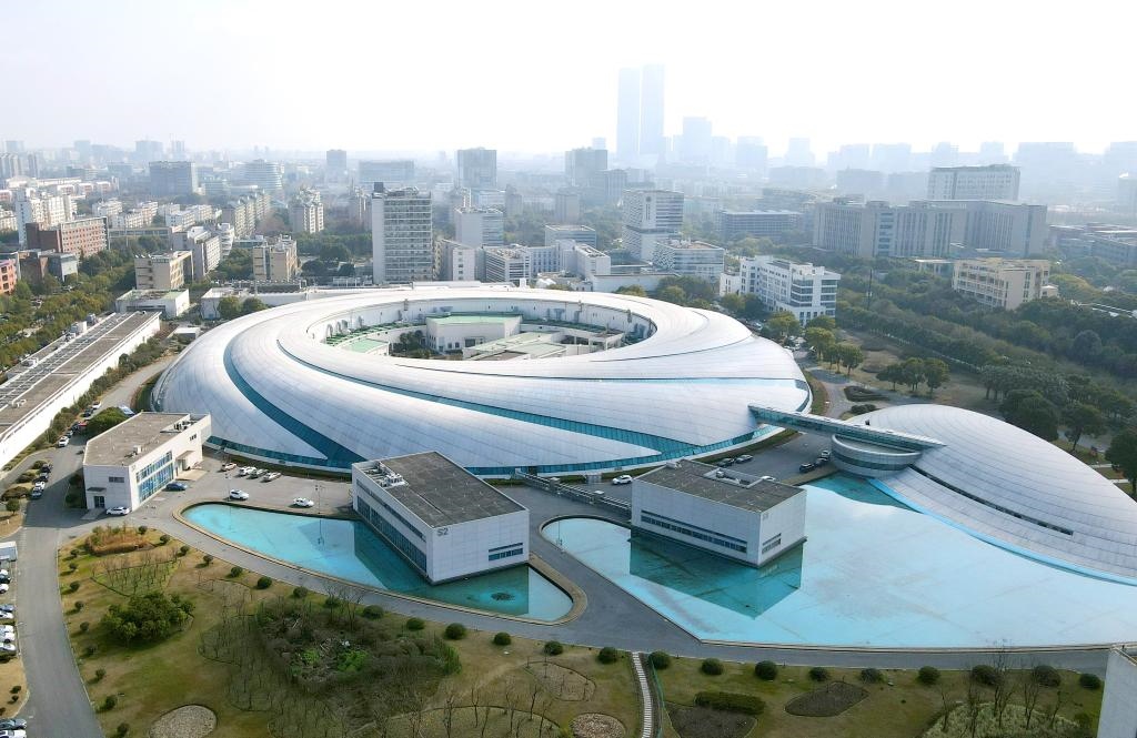 位于上海張江科學(xué)城的“上海光源”（2024年2月27日攝，無人機照片）。新華社記者 方喆 攝