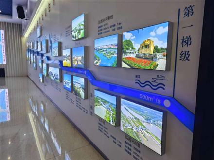 長江水跨越13級“階梯”一路北上。人民網(wǎng)記者 黃鈺攝