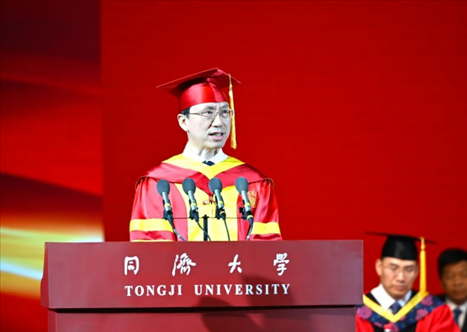 同濟(jì)大學(xué)校長、中國工程院院士鄭慶華