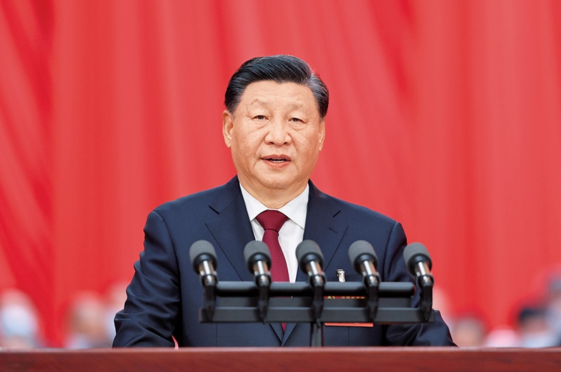 2022年10月16日，中國(guó)共產(chǎn)黨第二十次全國(guó)代表大會(huì)在北京人民大會(huì)堂開幕。習(xí)近平代表第十九屆中央委員會(huì)向大會(huì)作報(bào)告。 新華社記者 姚大偉/攝