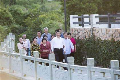 2015年5月25日，習(xí)近平總書記在浙江省舟山市定海區(qū)干覽鎮(zhèn)新建社區(qū)視察。