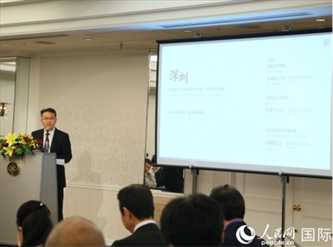 深圳市人民政府國有資產(chǎn)監(jiān)督管理委員會黨委副書記、副主任徐國東進(jìn)行深圳市推介。人民網(wǎng) 許可攝