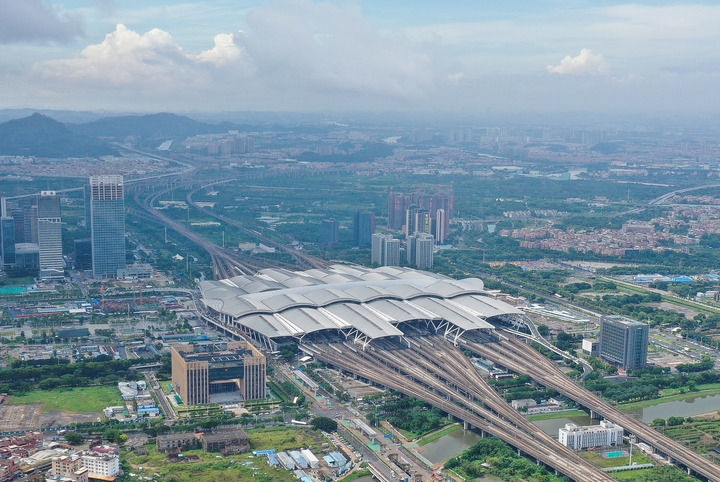 這是2024年6月23日拍攝的廣州南站（無人機(jī)照片）。新華社記者 劉大偉 攝