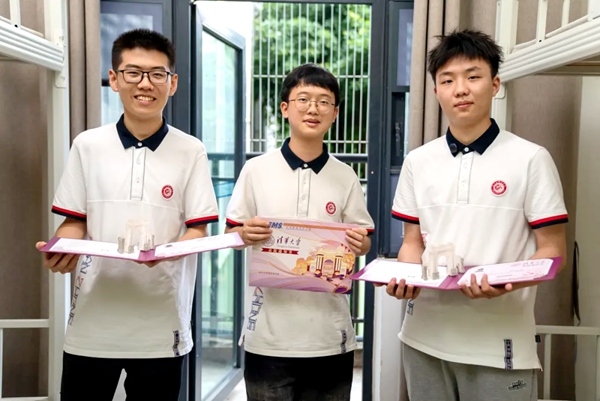 王子源（左）、母翰堯（中）、郭洋君（右）。清華大學(xué)供圖