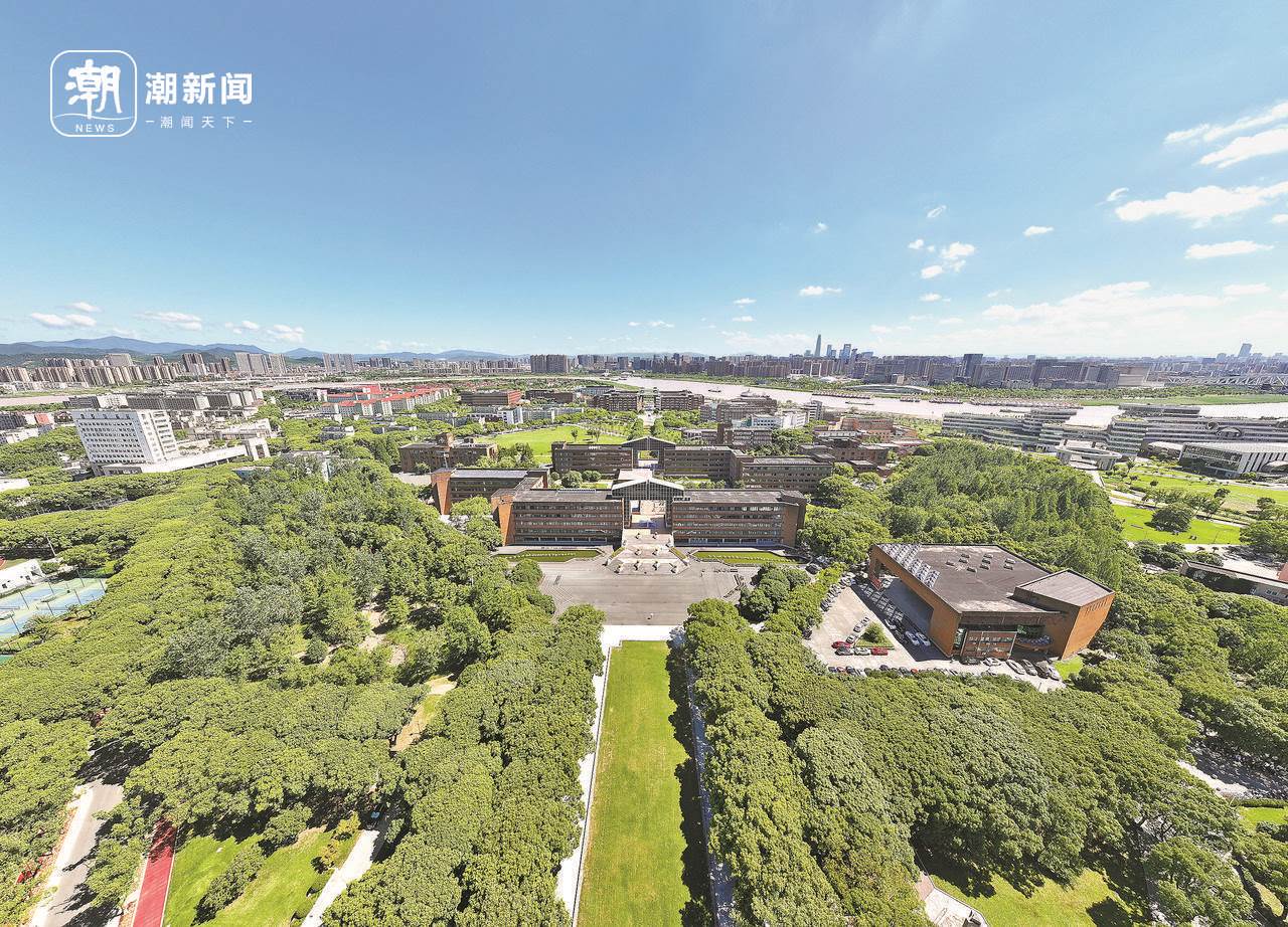 俯瞰寧波大學(xué)。潮新聞?dòng)浾?賀元?jiǎng)P 周旭輝 彭鵬 攝
