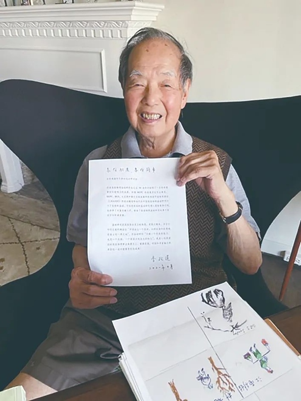 李政道先生曾面對(duì)鏡頭展示給中國(guó)高能物理事業(yè)的寄語(yǔ)。圖片來(lái)源：中國(guó)科學(xué)報(bào)