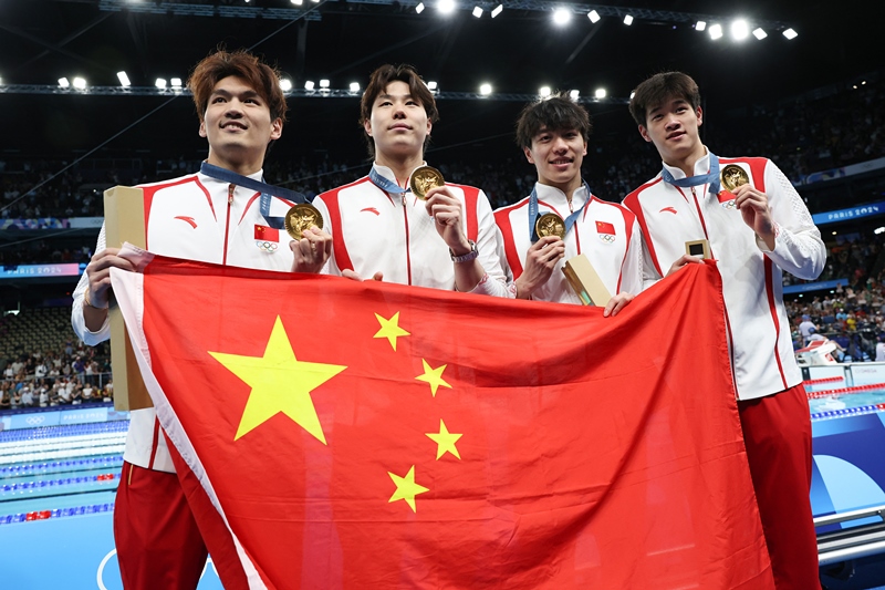 當(dāng)?shù)貢r間2024年8月4日，巴黎奧運會游泳項目男子4×100米混合泳接力決賽，中國隊奪金。