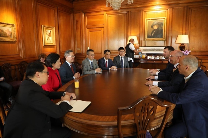 愛丁堡市政廳會見現(xiàn)場。中國駐英國使館供圖