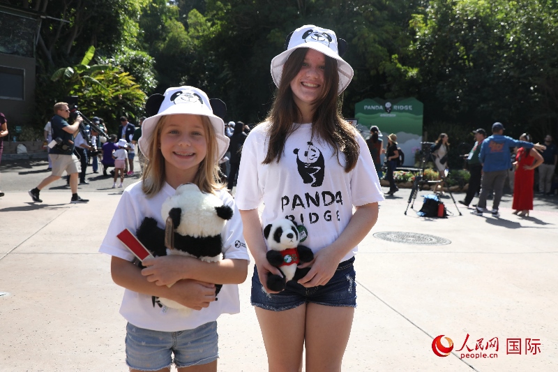 3、美國當(dāng)?shù)卦S多民眾來圣迭戈動物園看熊貓。 人民網(wǎng)記者 李志偉攝