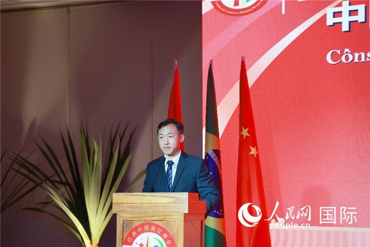 中國駐里約熱內(nèi)盧代總領(lǐng)事王海濤在典禮中致辭。人民網(wǎng)記者 陳海琪攝