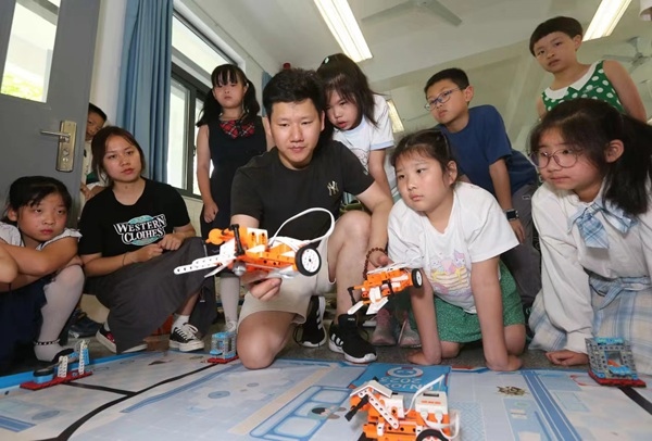 暑托班智能小車課。