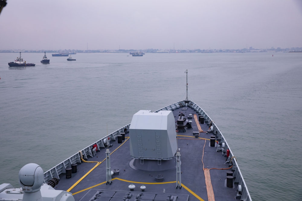 2023年7月14日，中國海軍第43批護航編隊南寧艦駛?cè)雱偣ú迹┖诮歉?，開始對剛果（布）進行為期4天的友好訪問。