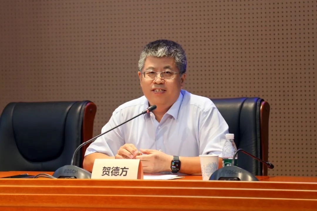 國務(wù)院參事、科技部原副秘書長、中國科技評估與成果管理研究會理事長賀德方致辭。主辦方供圖