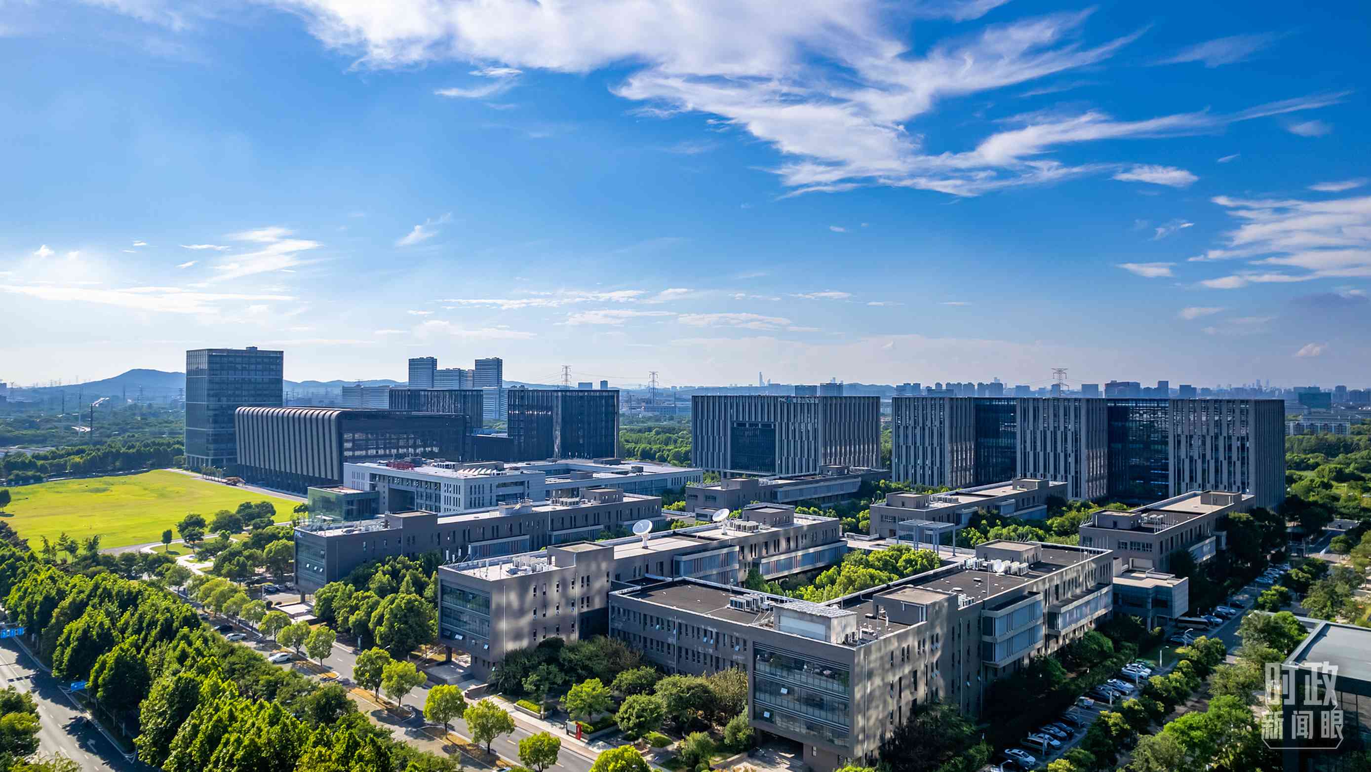  △2023年7月，習近平調(diào)研南京紫金山實驗室，強調(diào)要為實現(xiàn)高水平科技自立自強立下功勛。（圖/視覺中國）