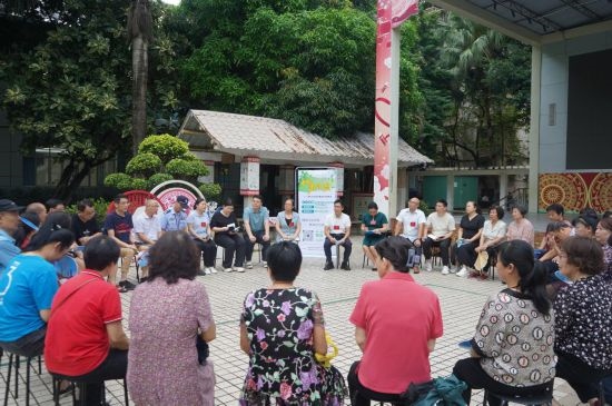  南寧市青秀區(qū)新竹社區(qū)召開“竹聲傾談”民情懇談會。（李抒蓉 攝）