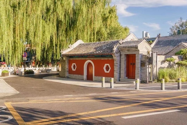 北京建筑大學(xué)古建保護(hù)與利用專業(yè)師生對北京德勝門內(nèi)大街開展空間品質(zhì)綜合提升項目，圖為項目竣工后的實景圖。校方供圖