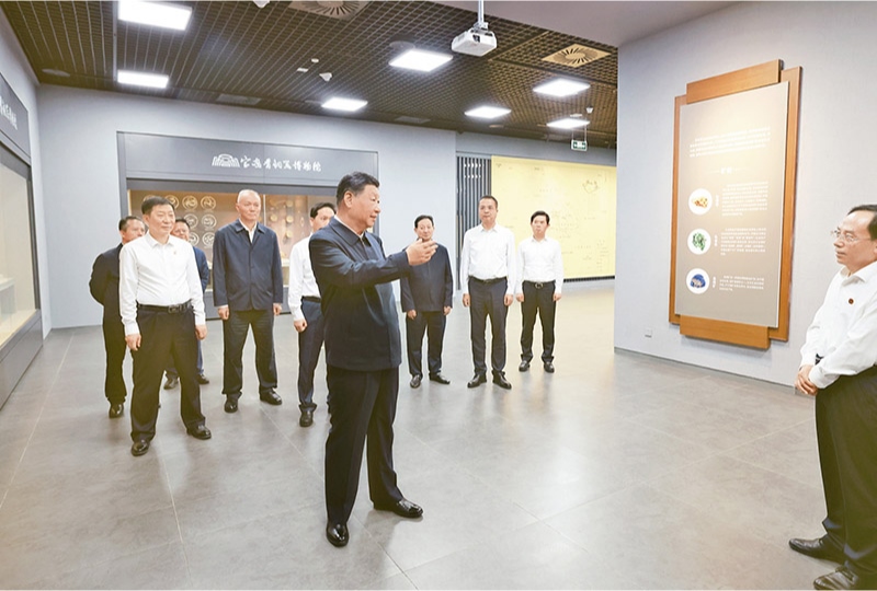 2024年9月10日，中共中央總書記、國(guó)家主席、中央軍委主席習(xí)近平在前往甘肅考察途中，來(lái)到陜西省寶雞市參觀寶雞青銅器博物院。 新華社記者 王曄/攝