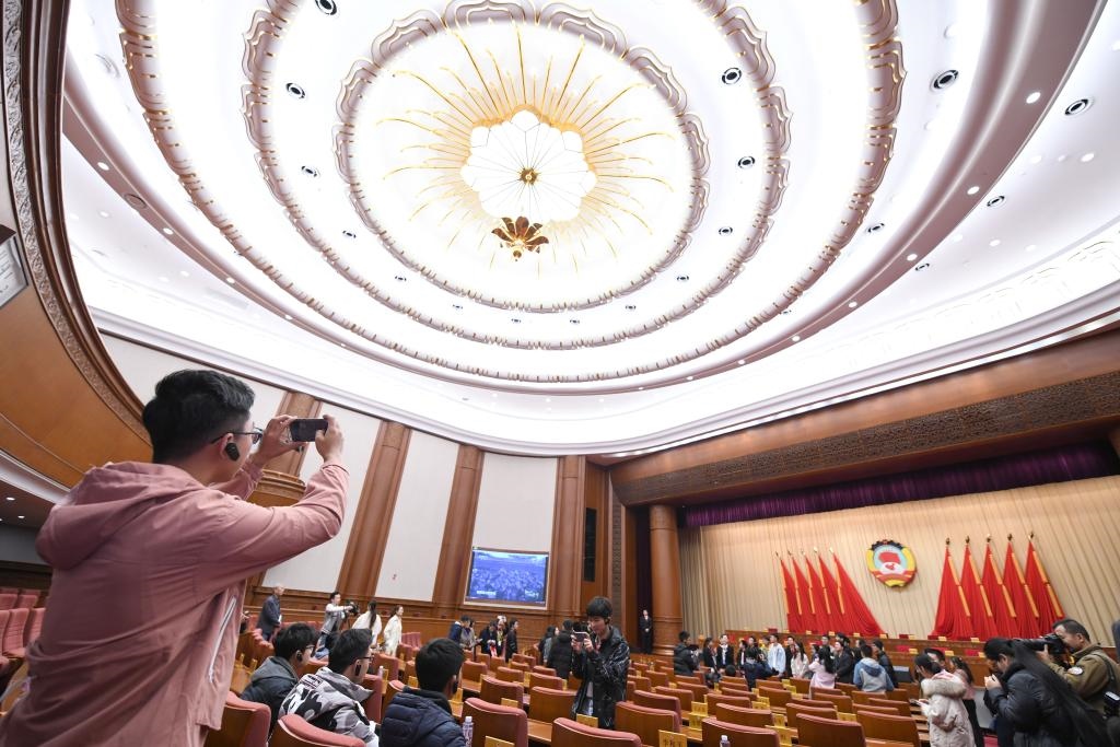 2019年11月16日，全國政協(xié)機關(guān)舉辦第一次公眾開放日活動，約200名高校師生、街道工作人員、退休干部、居民代表等參加。新華社記者 岳月偉 攝