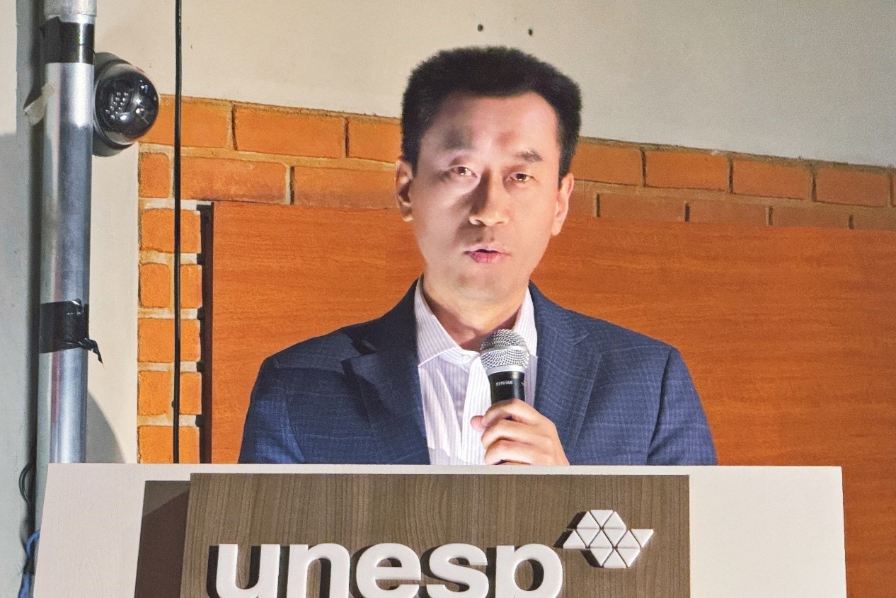 中國駐圣保羅總領事館副總領事田玉震在活動中致辭。圣保羅州立大學孔子學院供圖