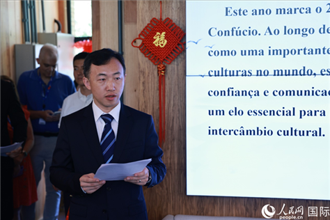 中國(guó)駐里約總領(lǐng)館副總領(lǐng)事王海濤在活動(dòng)現(xiàn)場(chǎng)致辭。人民網(wǎng)記者 陳海琪攝