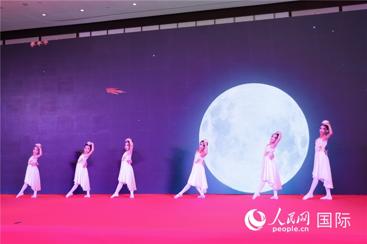 中國青少年歌舞表演。人民網(wǎng)記者任皓宇攝