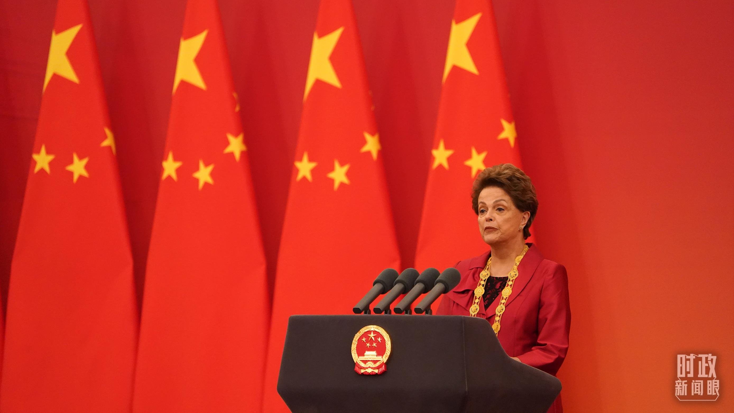 “友誼勛章”獲得者迪爾瑪·羅塞芙在頒授儀式上發(fā)言。（總臺記者李晉拍攝）