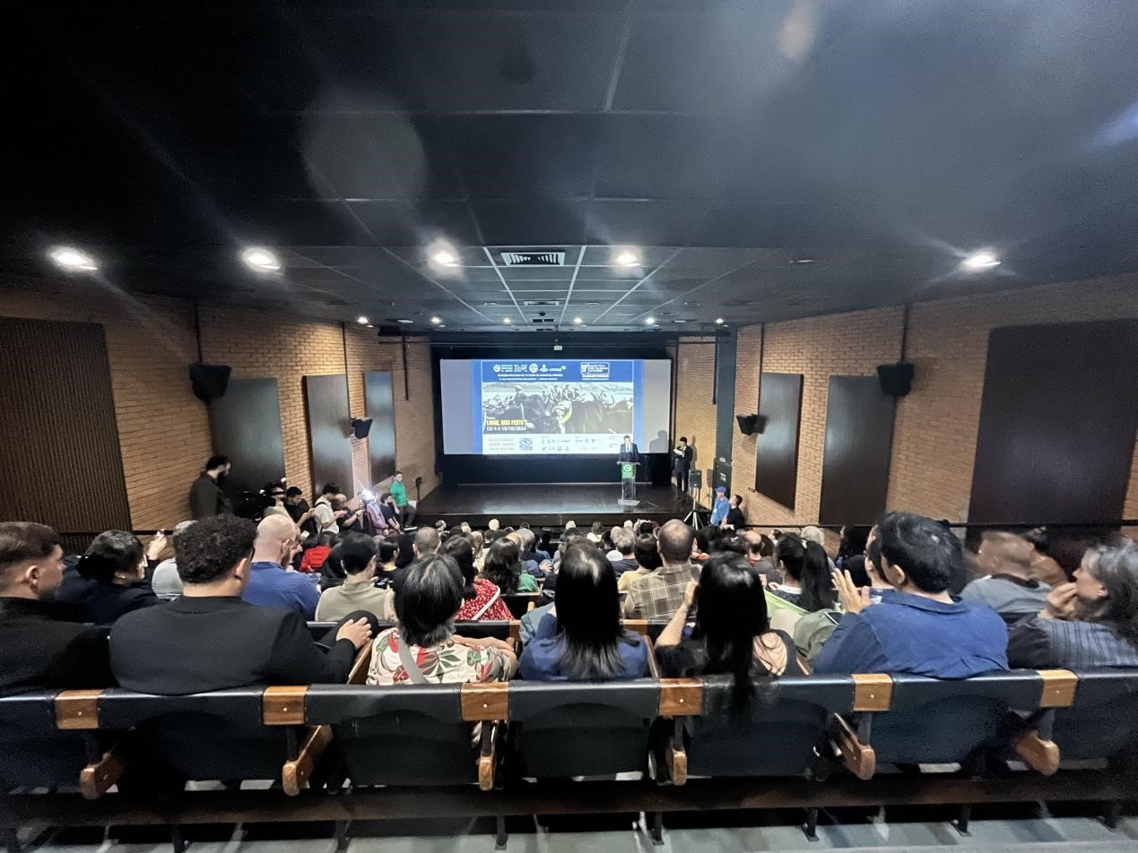 當(dāng)?shù)貢r(shí)間10月3日晚，由巴西圣保羅州立大學(xué)孔子學(xué)院舉辦的第九屆圣保羅中國(guó)電影展在圣保羅文化中心拉開(kāi)帷幕。巴西圣保羅州立大學(xué)孔子學(xué)院供圖