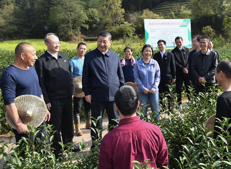 2021年3月22日，習(xí)近平總書記在福建南平武夷山市星村鎮(zhèn)燕子窠生態(tài)茶園，同科技特派員、茶農(nóng)親切交流，了解當(dāng)?shù)夭璁a(chǎn)業(yè)發(fā)展情況。