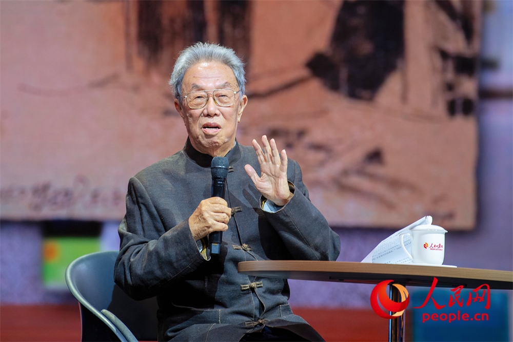 王蒙以《與時代同行 與人民同心》為題演講。人民網(wǎng)記者 翁奇羽攝