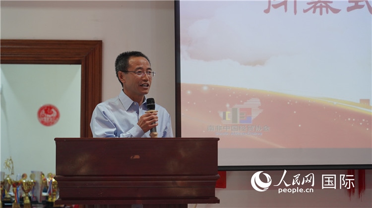 中國(guó)駐約翰內(nèi)斯堡代總領(lǐng)事周育江在閉幕式上致辭。 人民網(wǎng) 張茜攝