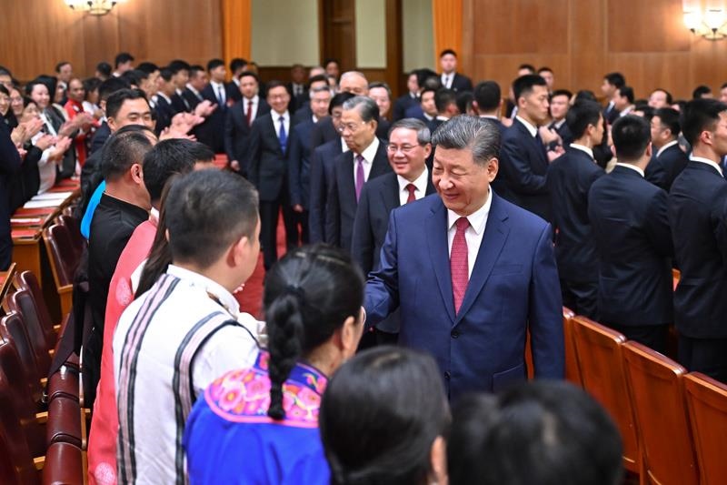 2024年9月29日晚，慶祝中華人民共和國(guó)成立75周年音樂會(huì)在京舉行。習(xí)近平總書記等黨和國(guó)家領(lǐng)導(dǎo)人，同3000多名觀眾一起觀看演出。