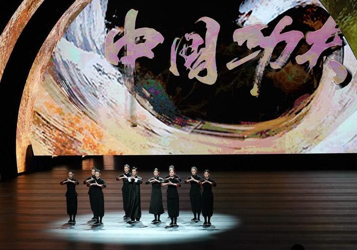 2024年9月19日，演職人員在北京文化論壇專場(chǎng)文藝演出中表演舞劇《詠春》。