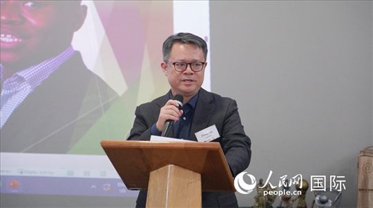 中國駐南非使館經(jīng)商處參贊邱忠義發(fā)言。 人民網(wǎng) 張茜攝