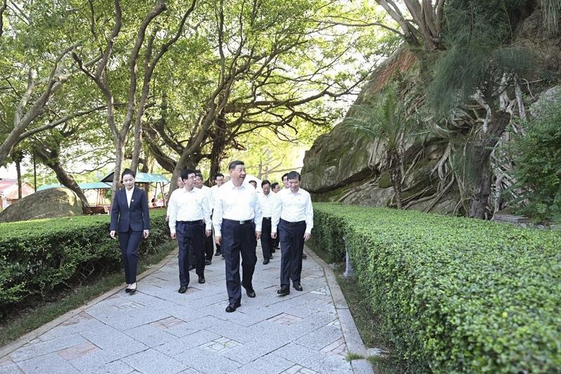 △2024年10月15日，習(xí)近平總書記在福建省漳州市東山縣關(guān)帝文化產(chǎn)業(yè)園考察。