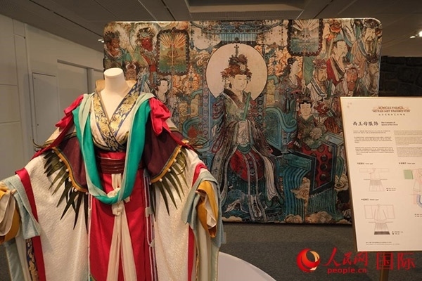 壁畫服飾的實物復刻展示。人民網記者 尚凱元攝