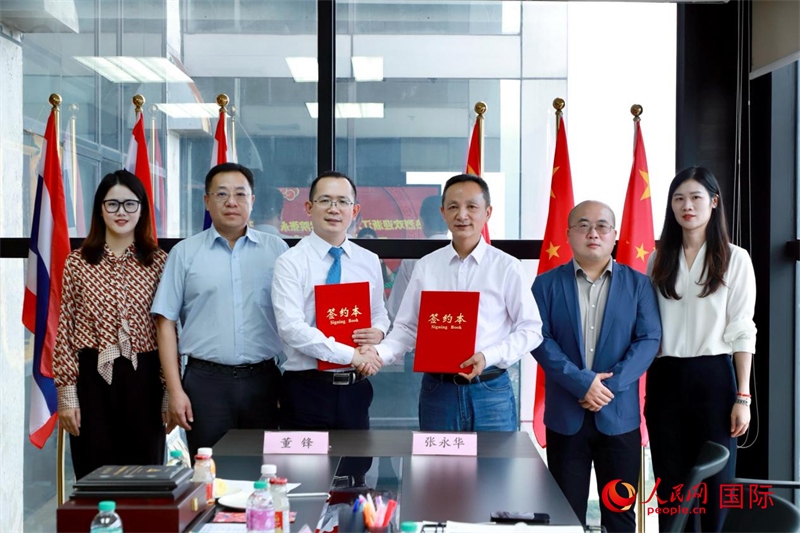 會談現(xiàn)場。左三為泰中僑商聯(lián)合會副主席董峰；右三為浙江大學光華法學院黨委書記張永華。人民網(wǎng)記者 簡承淵攝