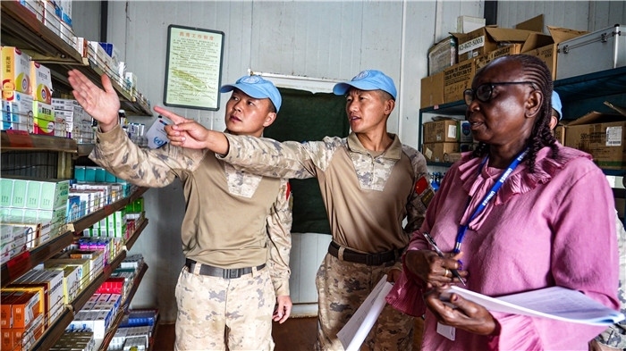 核查儲存藥品。王軍杰攝