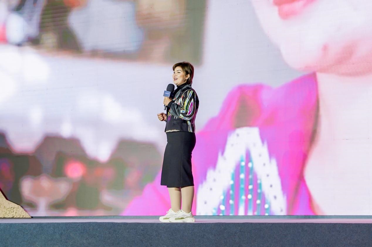 如克亞木·麥提賽地在“何以中國·五星出東方”網絡主題宣傳活動現場演講。人民視頻供圖
