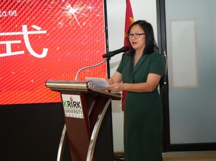 泰國(guó)華文教師公會(huì)主席羅鐵英致辭。主辦方供圖