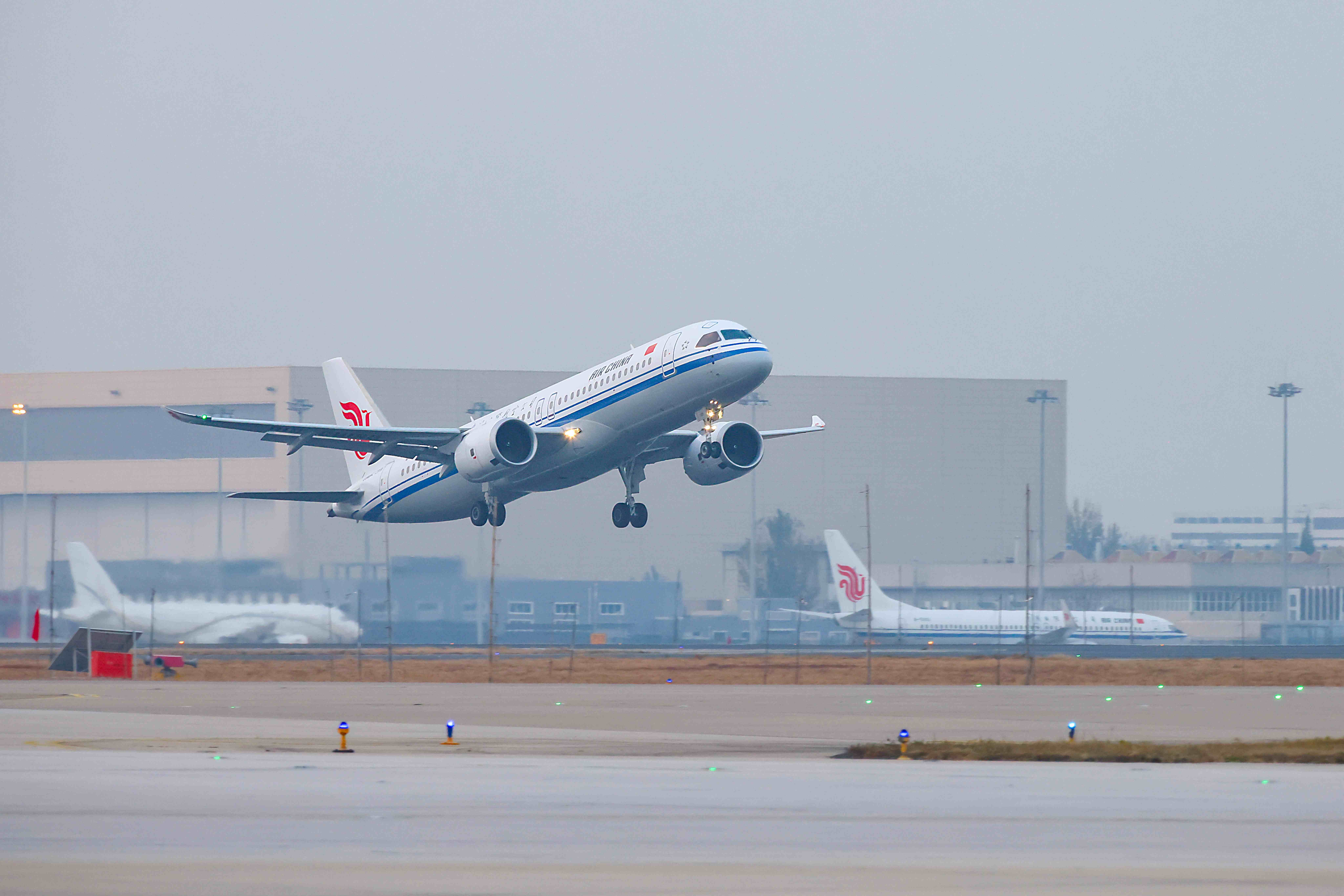飛機(jī)從北京首都國(guó)際機(jī)場(chǎng)起飛，航向澳門。受訪方供圖