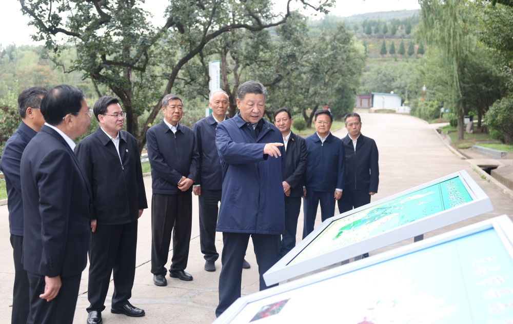 2024年9月11日，習(xí)近平在甘肅省天水市麥積區(qū)南山花牛蘋果基地考察時，聽取引洮供水工程情況匯報。當(dāng)?shù)弥?00萬群眾從此告別苦咸水后，總書記十分高興。他要求加強(qiáng)維護(hù)和管理，讓這項(xiàng)工程在沿線群眾生產(chǎn)生活中發(fā)揮更大效用。