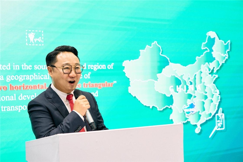 “中國(guó)館”貴州旅游推介會(huì)現(xiàn)場(chǎng)介紹。楊浩鵬