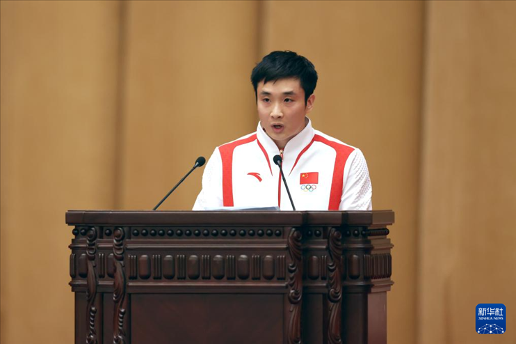 11月15日，跳水運動員曹緣在報告會上發(fā)言。新華社記者 李明 攝