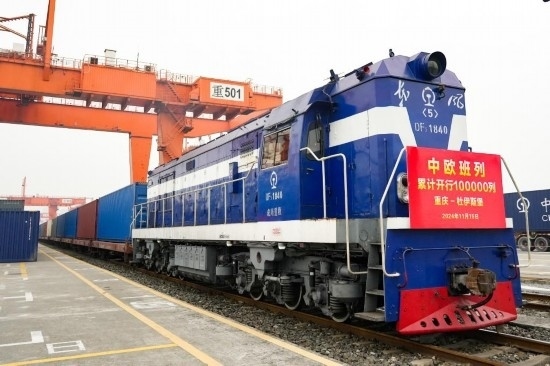 11月15日，X8083次中歐班列（重慶—杜伊斯堡）等待發(fā)車。新華社記者 張子彧 攝